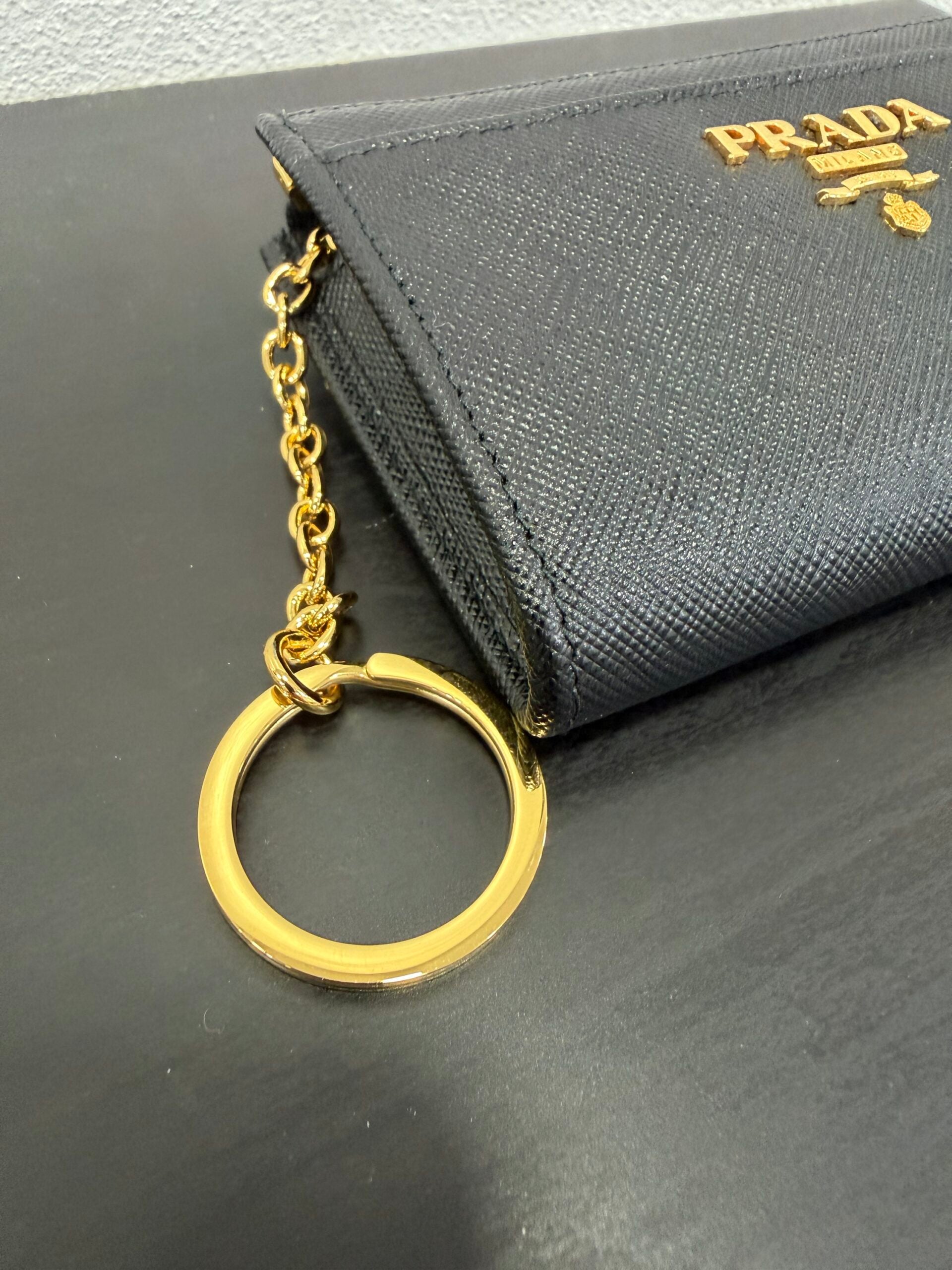 Prada Portamonete con gancio Saffiano