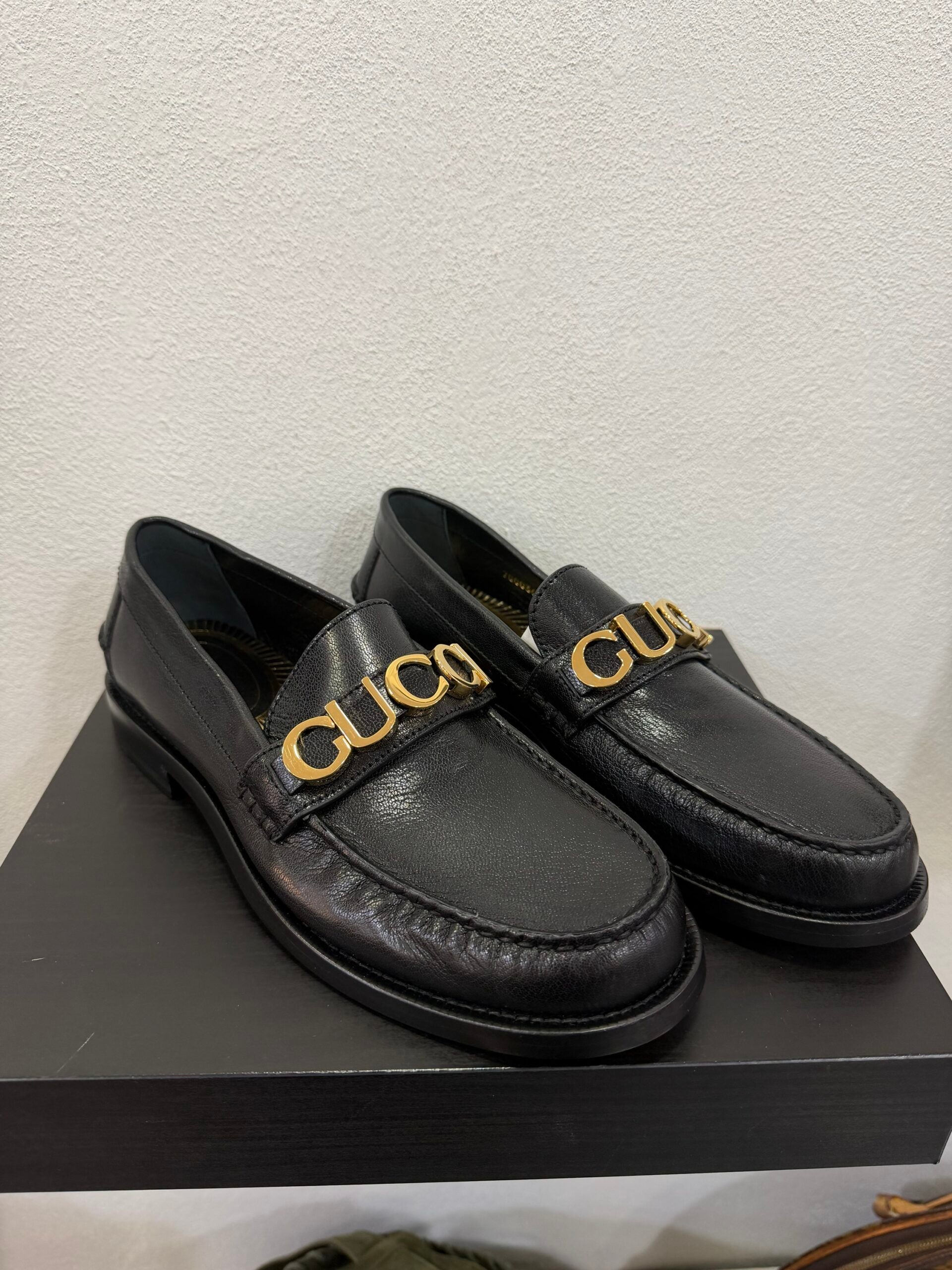 Gucci Mocassino in pelle con logo 38,5