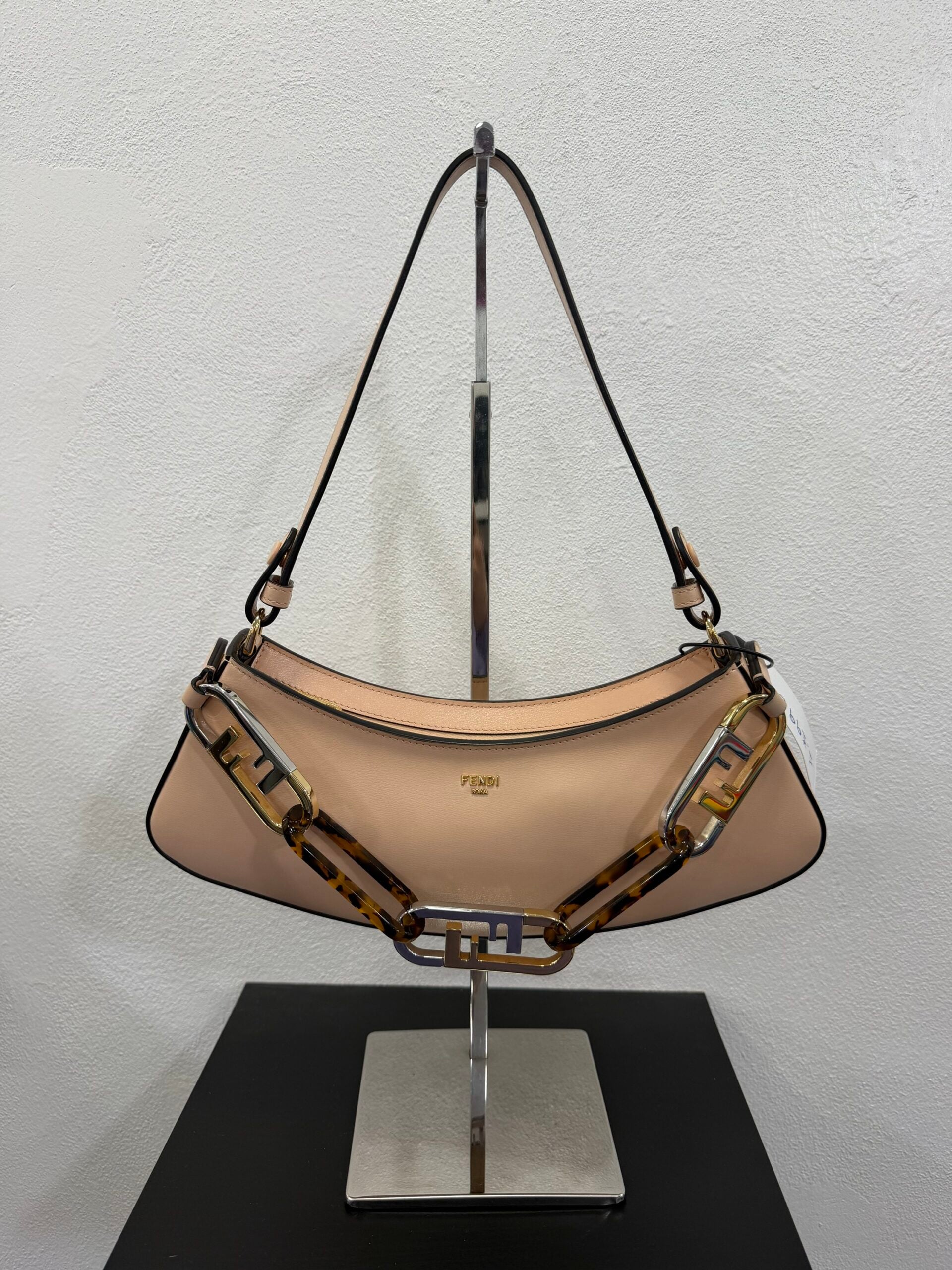 Fendi O-lock swing cipria