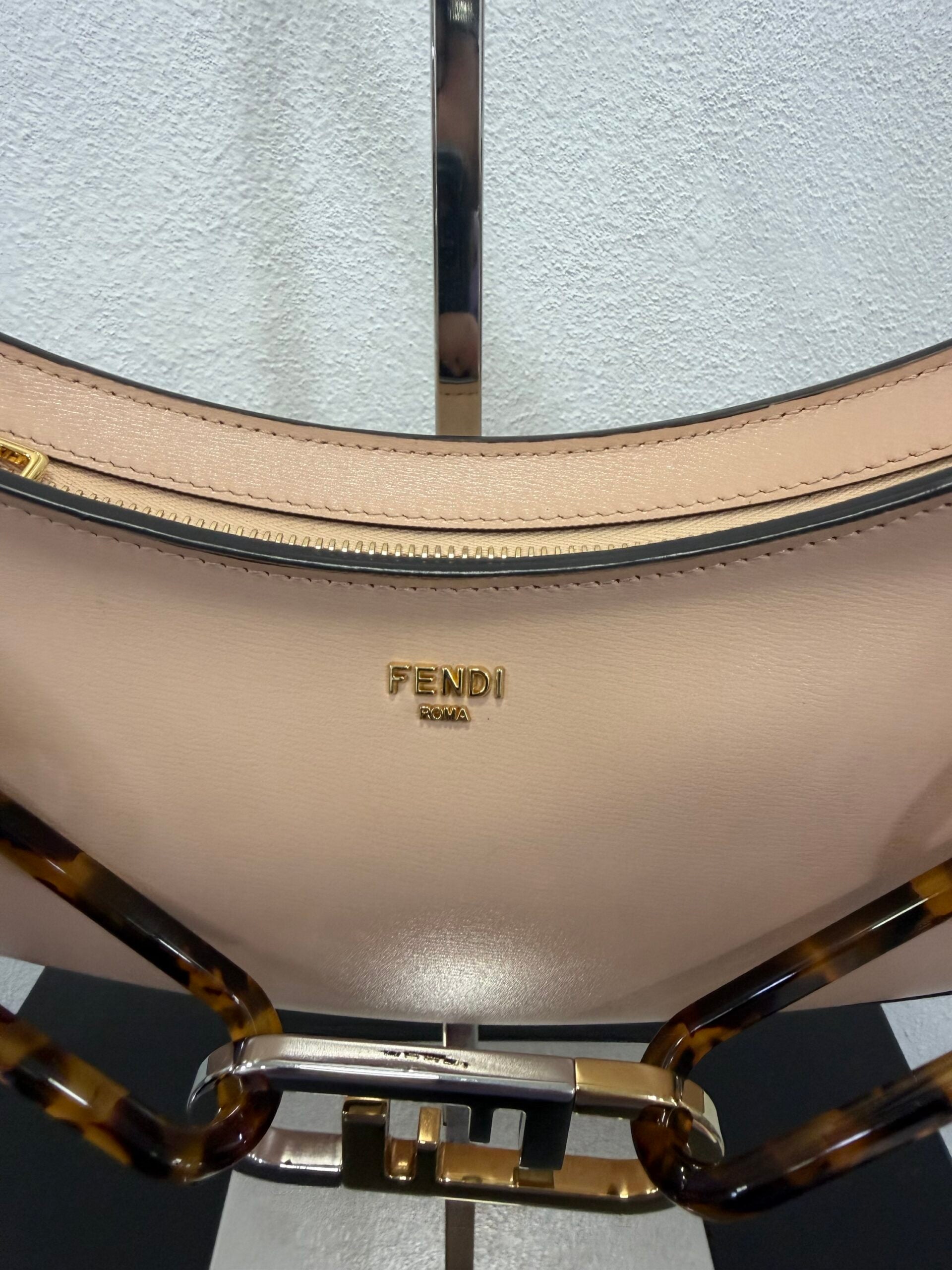 Fendi O-lock swing cipria