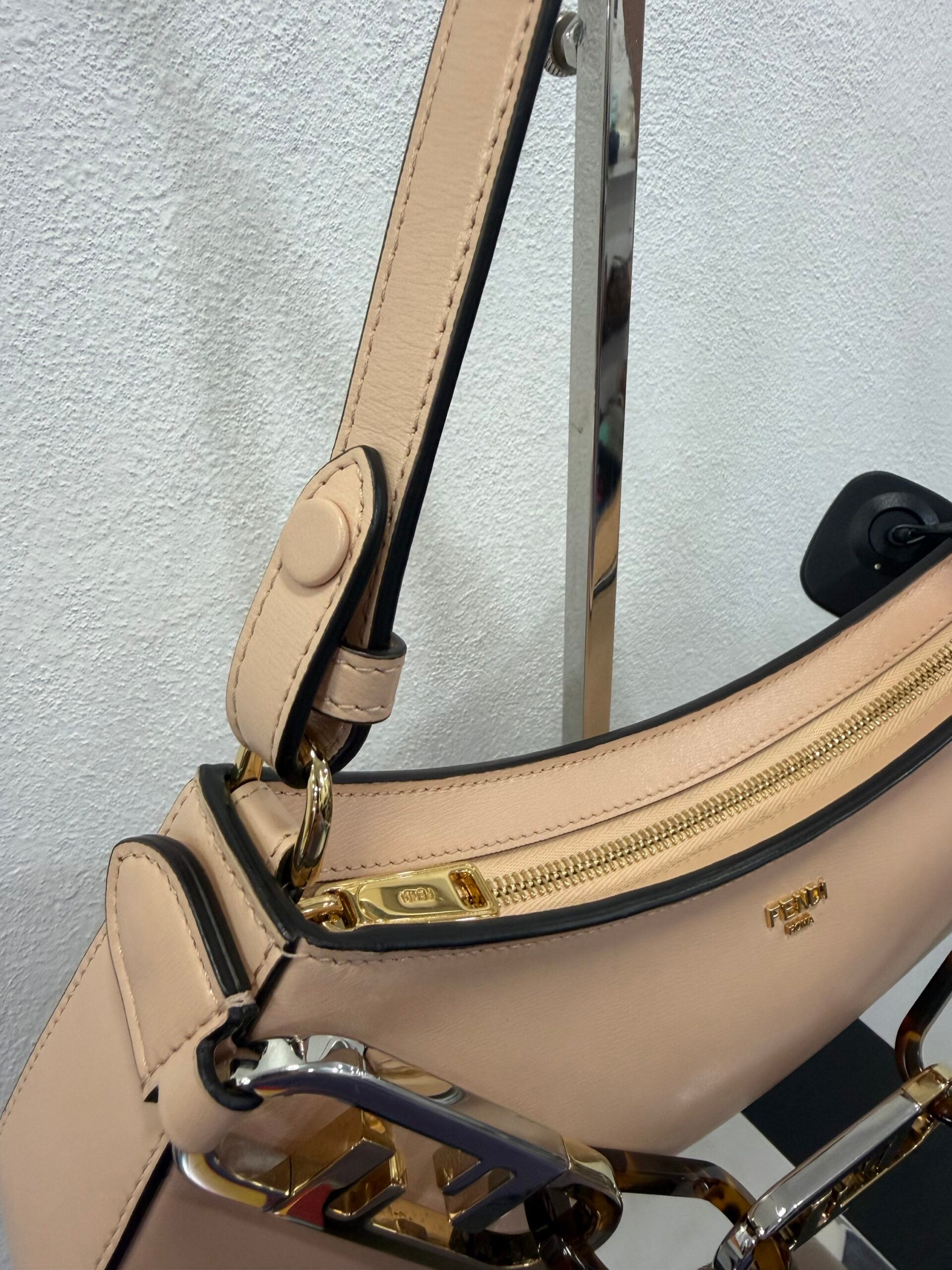 Fendi O-lock swing cipria