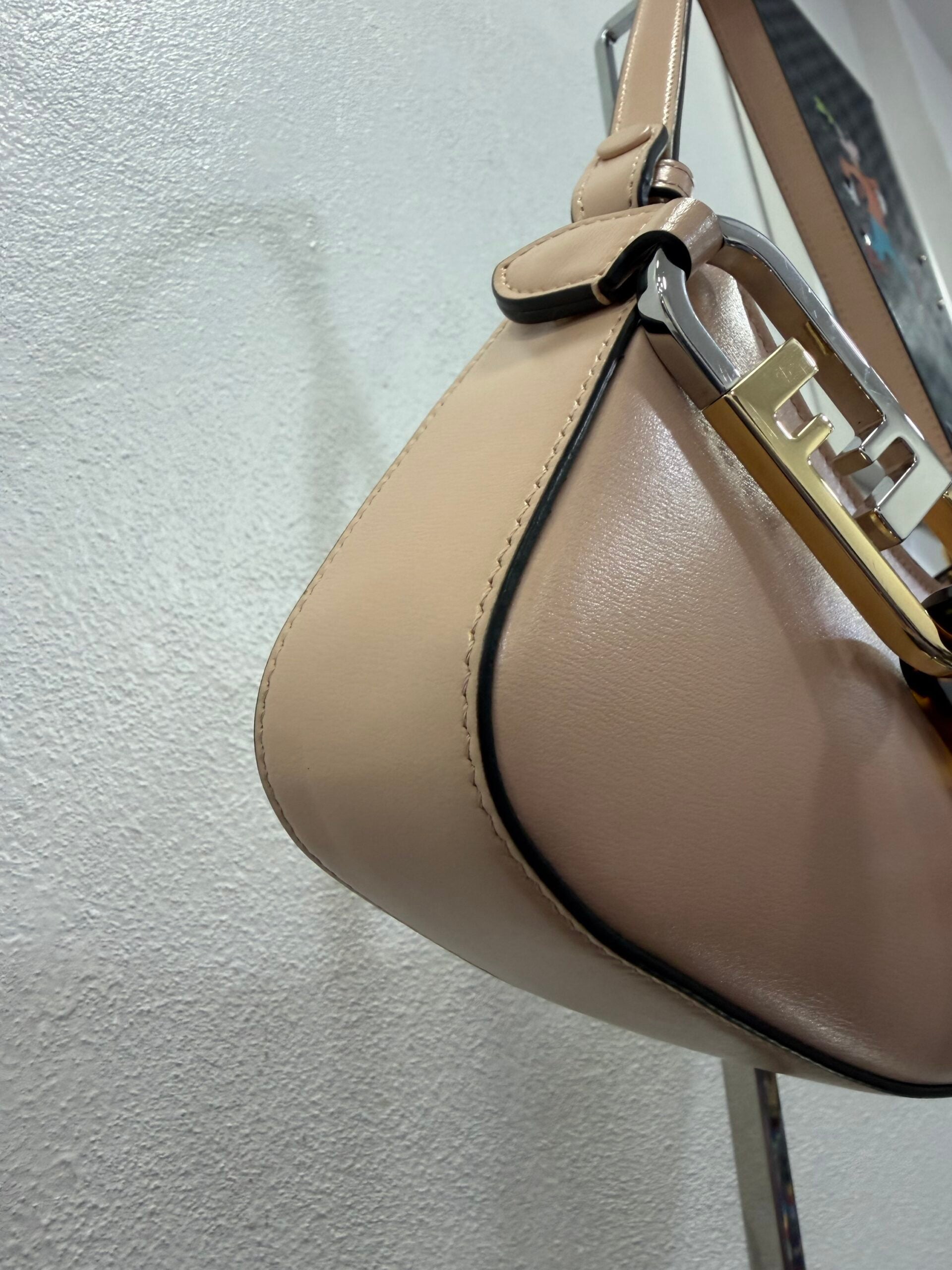 Fendi O-lock swing cipria