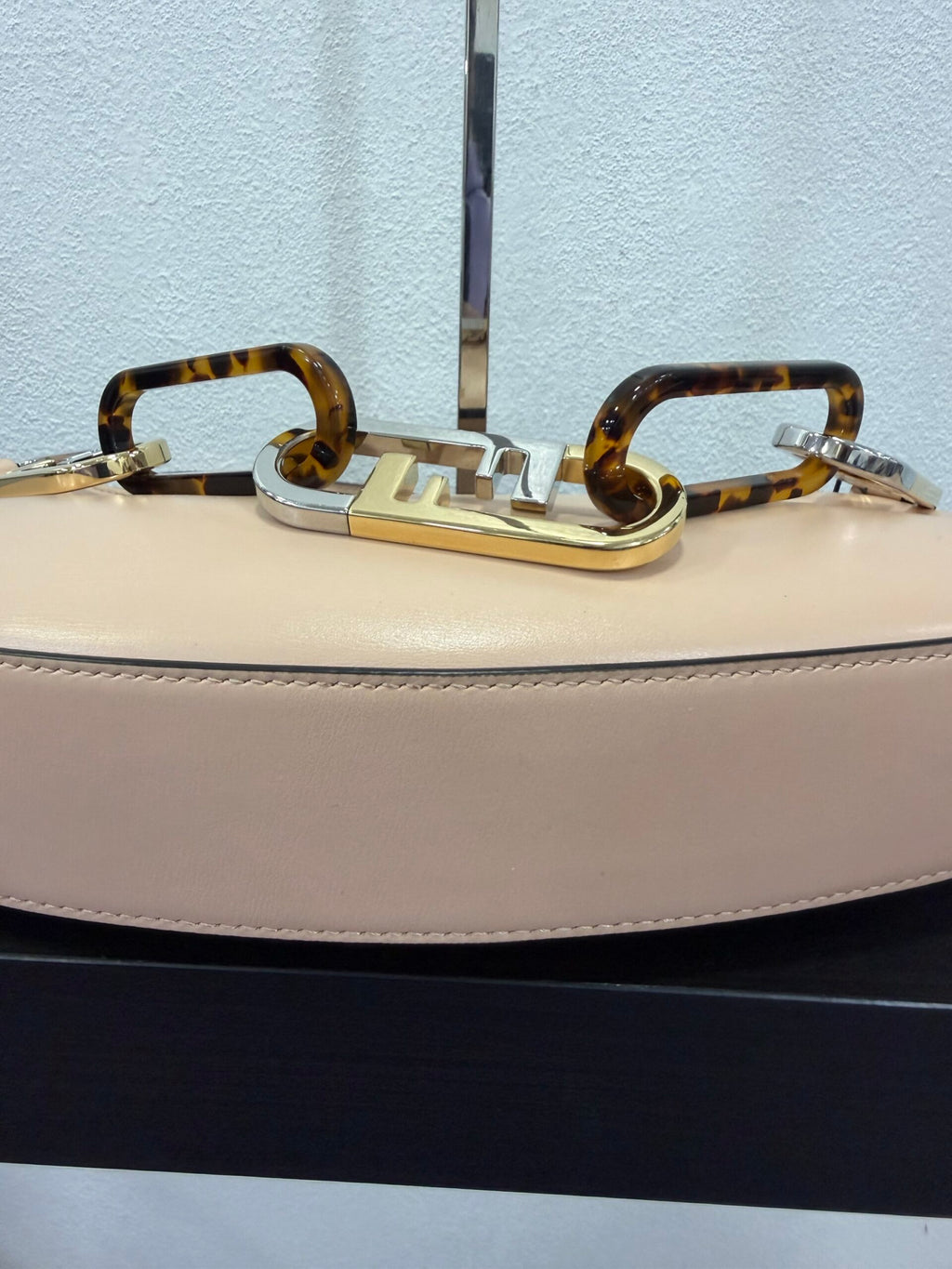 Fendi O-lock swing cipria