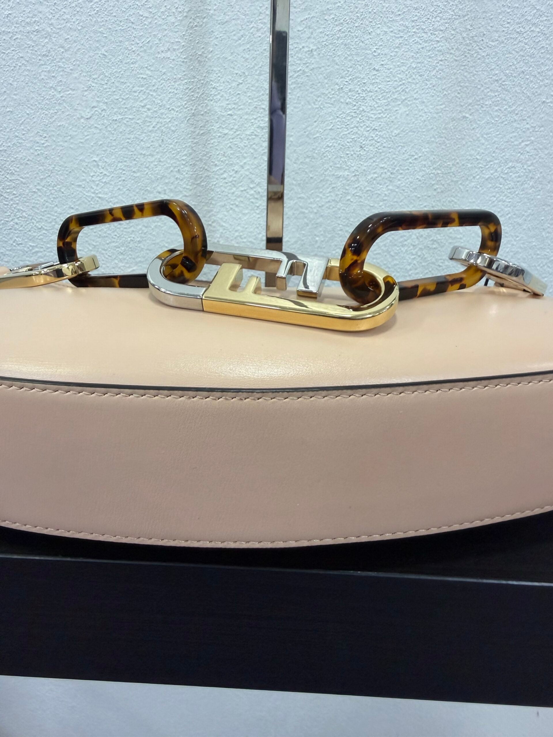Fendi O-lock swing cipria