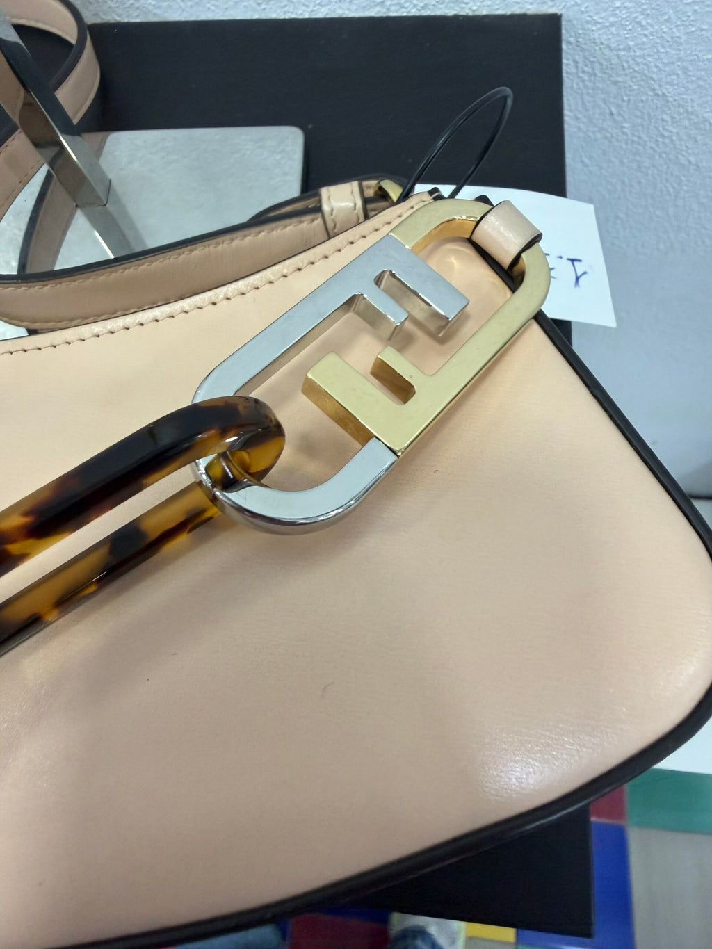 Fendi O-lock swing cipria