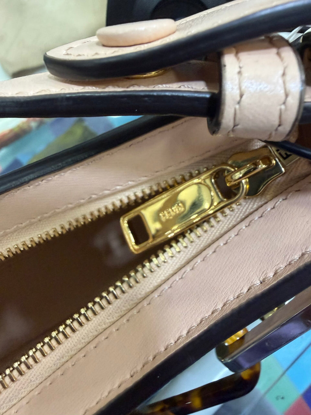 Fendi O-lock swing cipria