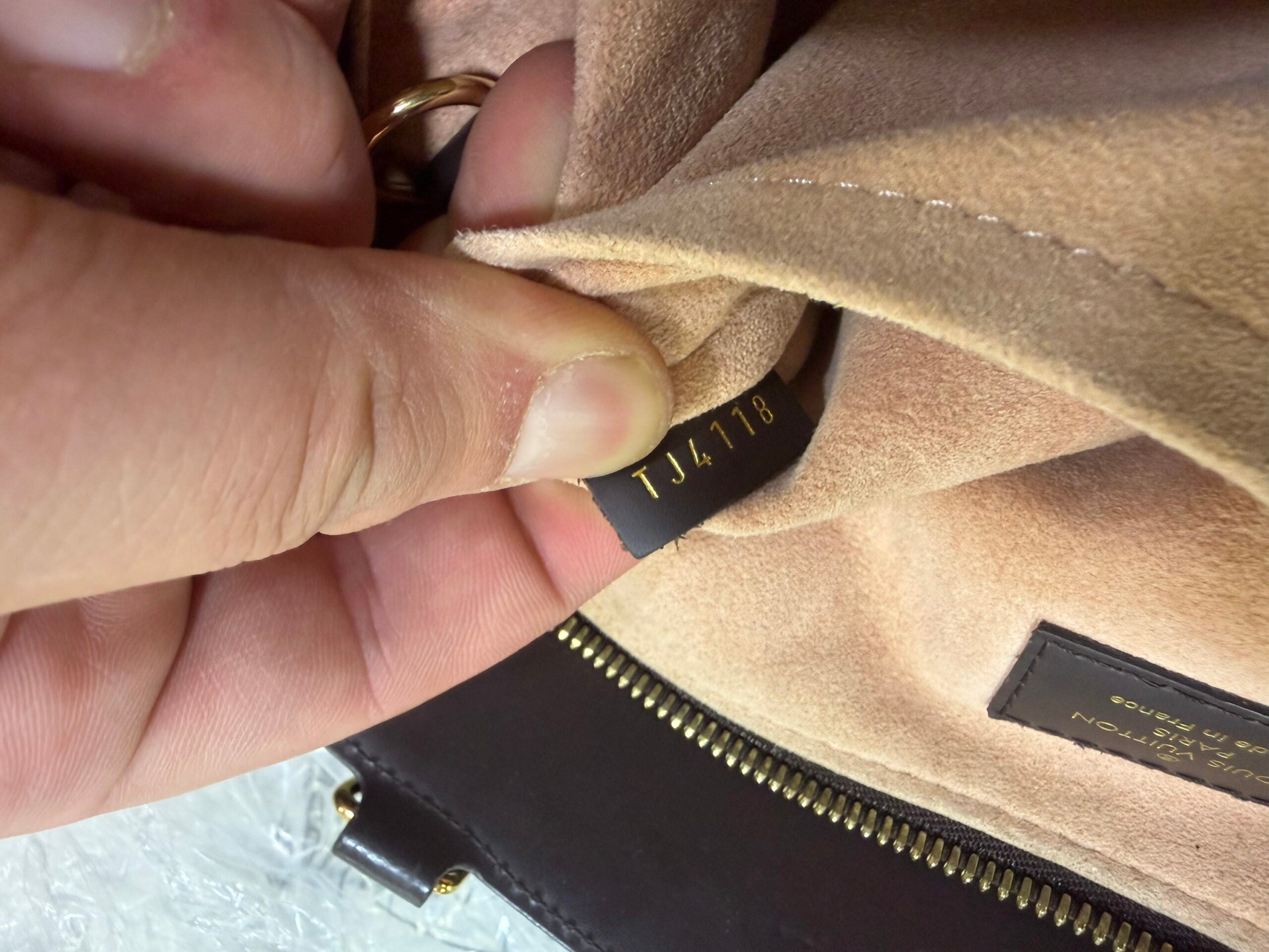 Louis Vuitton Kensington