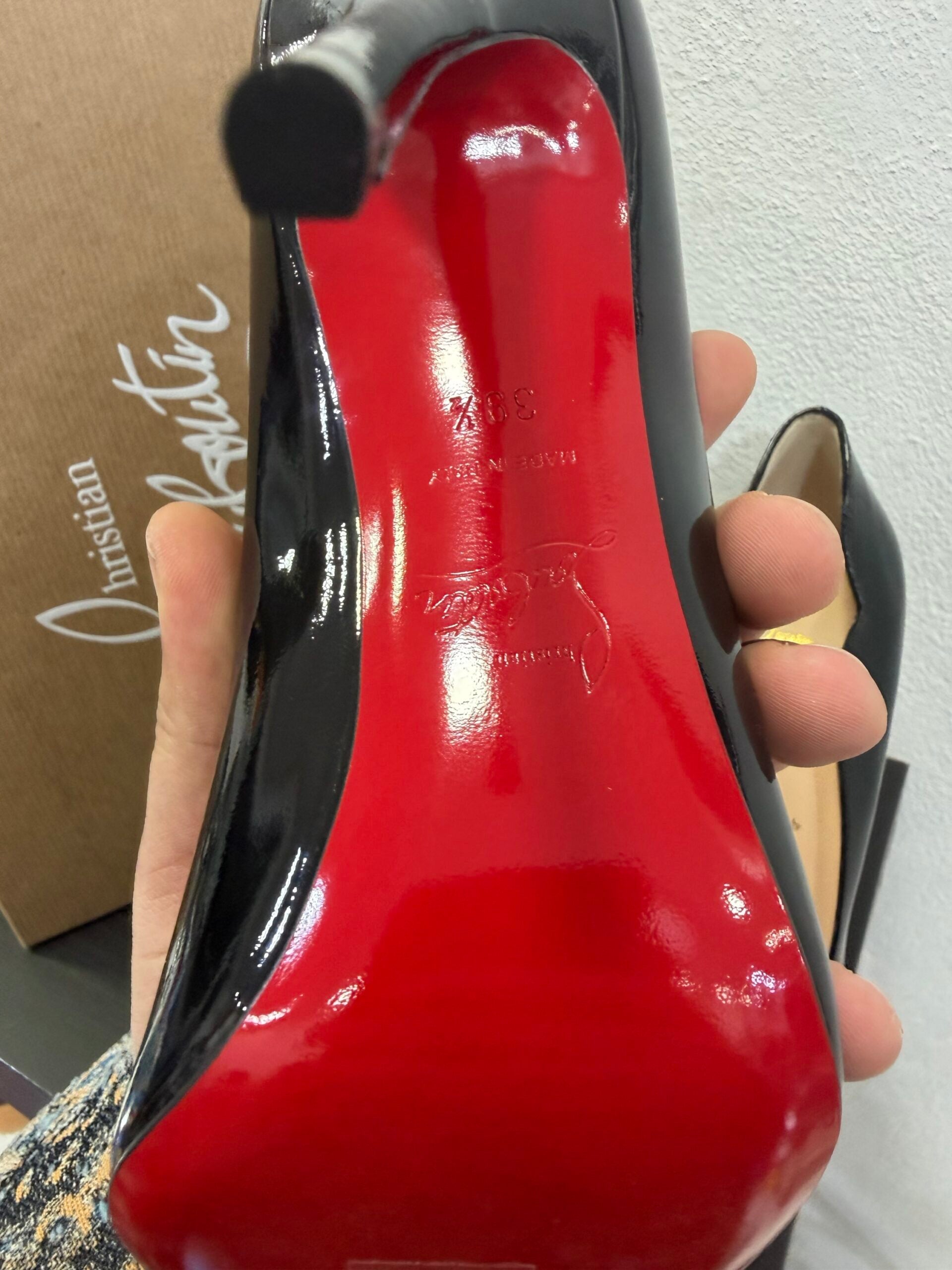 Christian Louboutin Hot Chick 39
