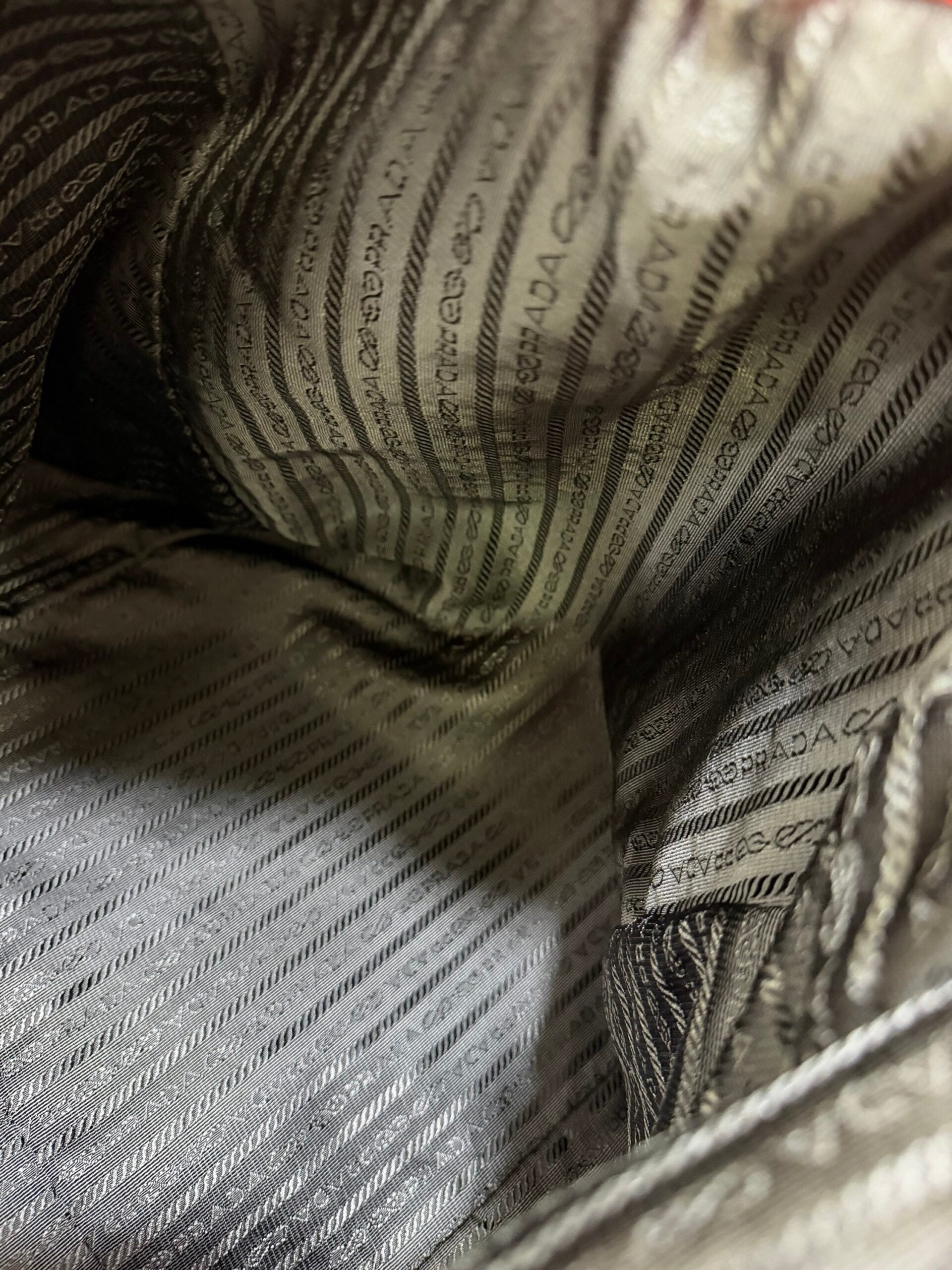 Prada Nylon Borsone con tracolla