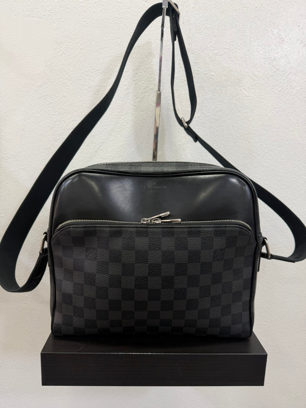 Louis Vuitton Dayton Damier Graphite