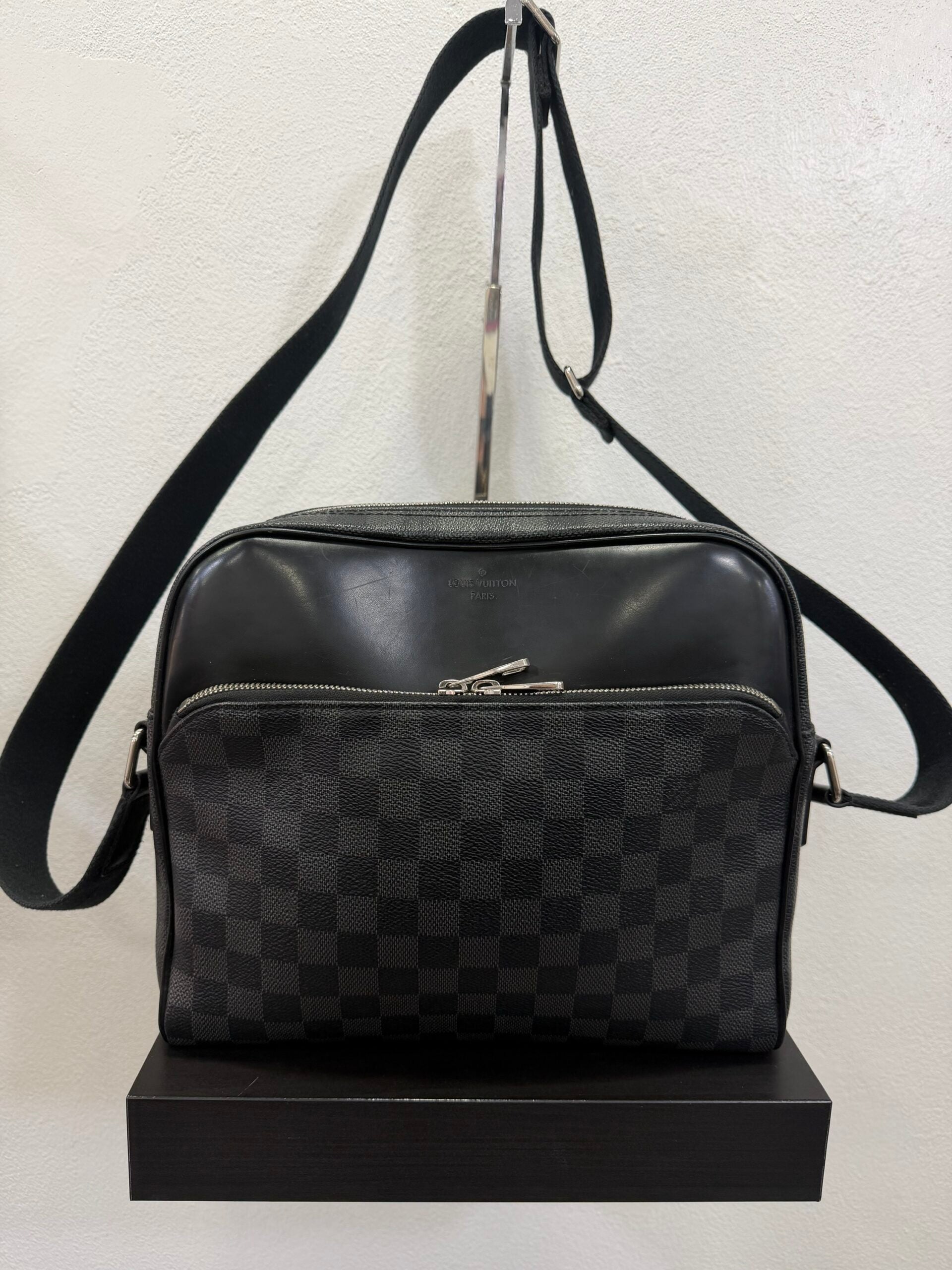 Louis Vuitton Dayton Damier Graphite