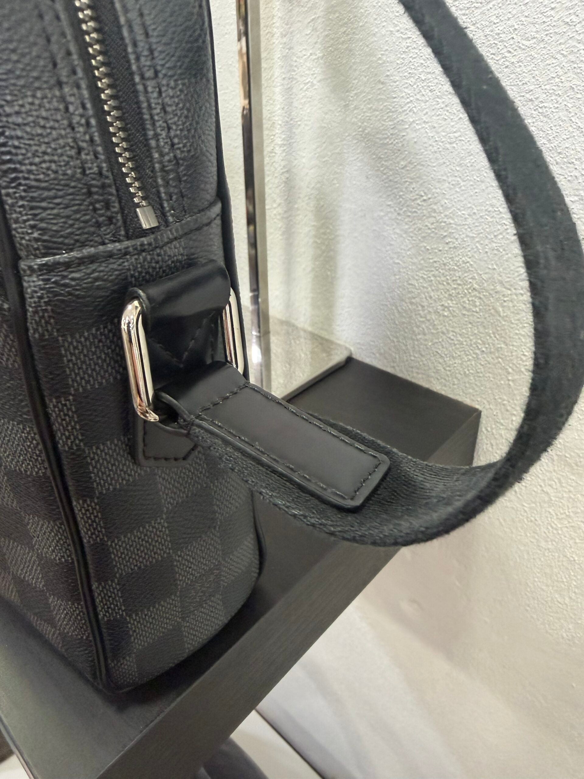 Louis Vuitton Dayton Damier Graphite