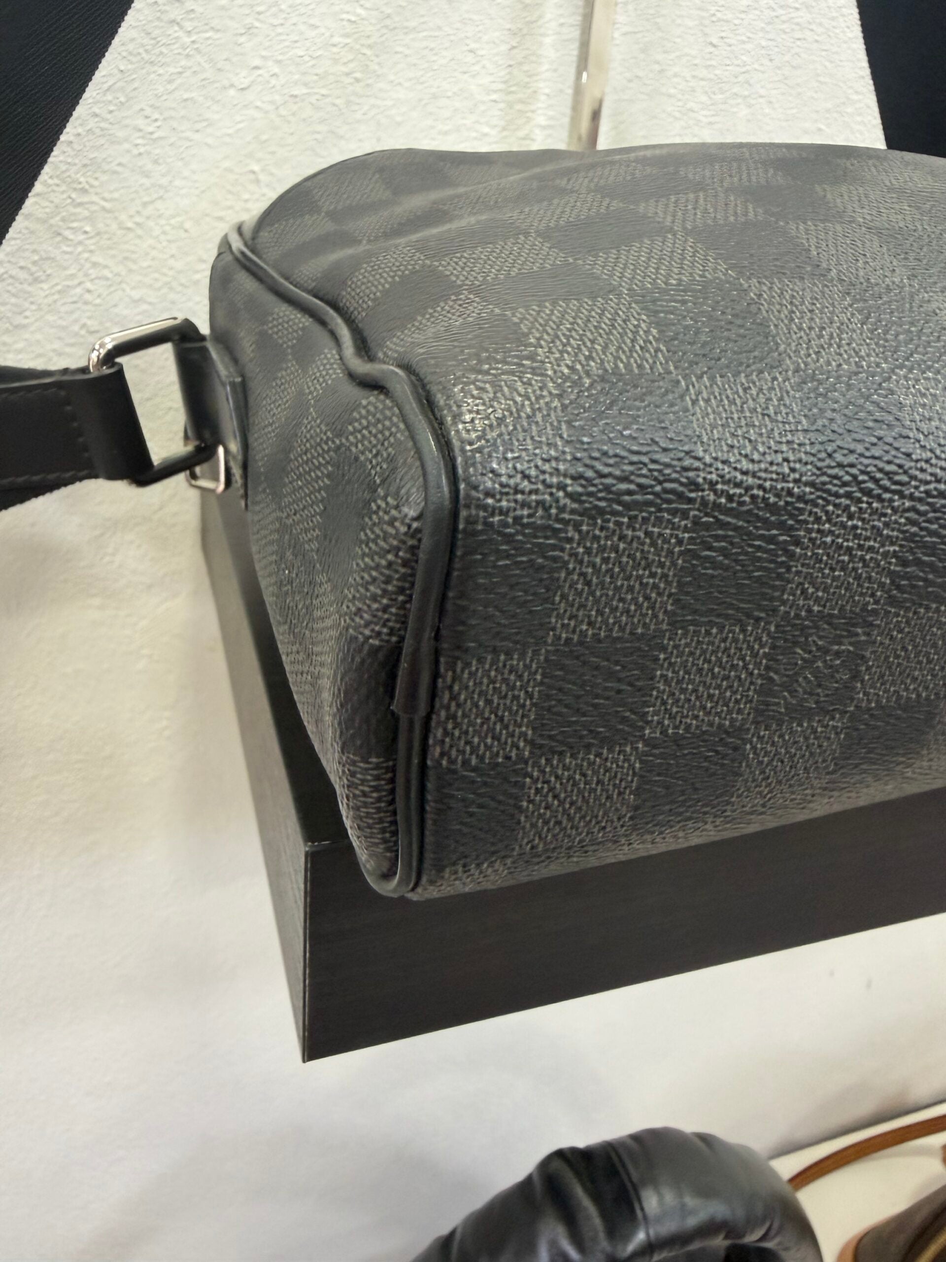 Louis Vuitton Dayton Damier Graphite