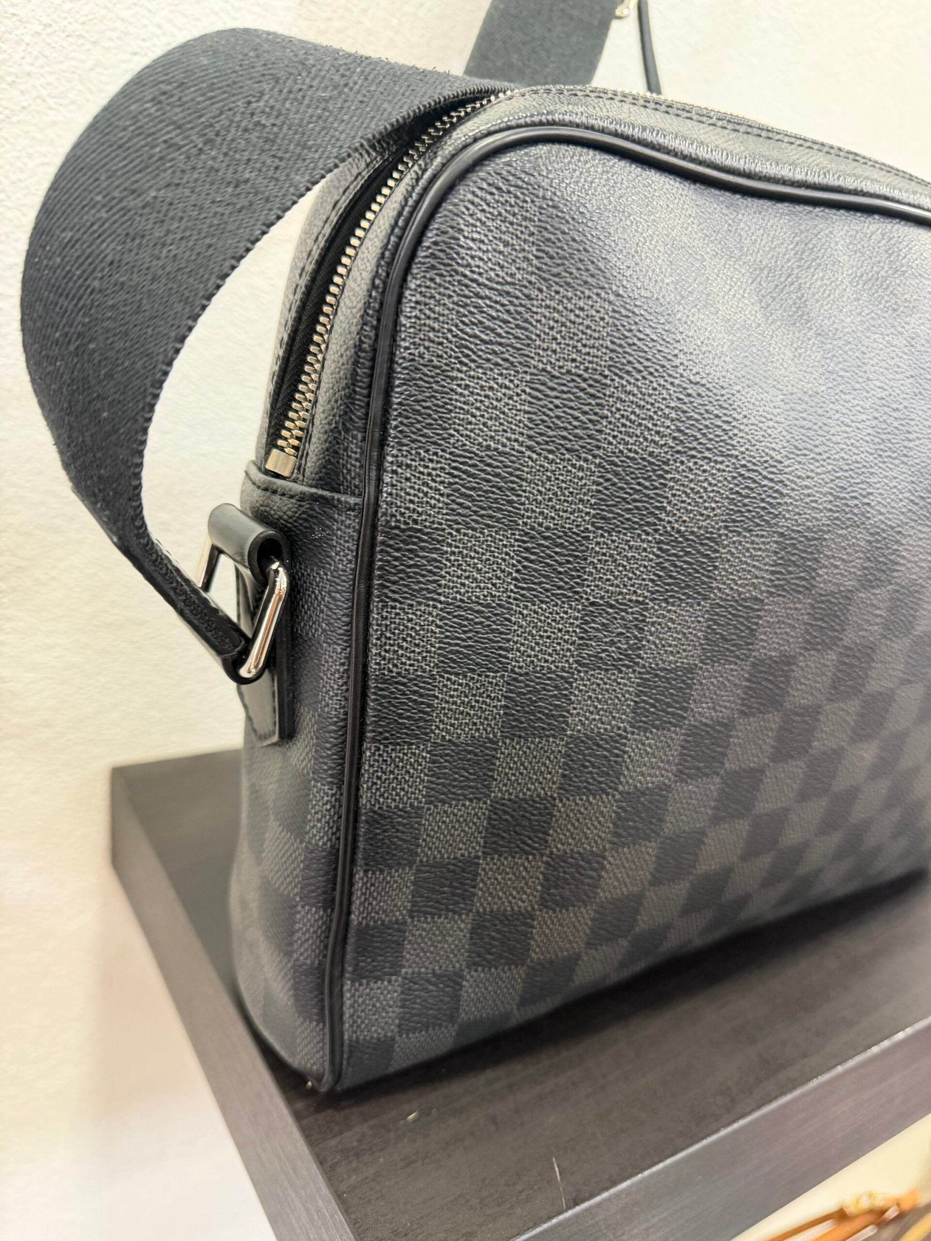 Louis Vuitton Dayton Damier Graphite