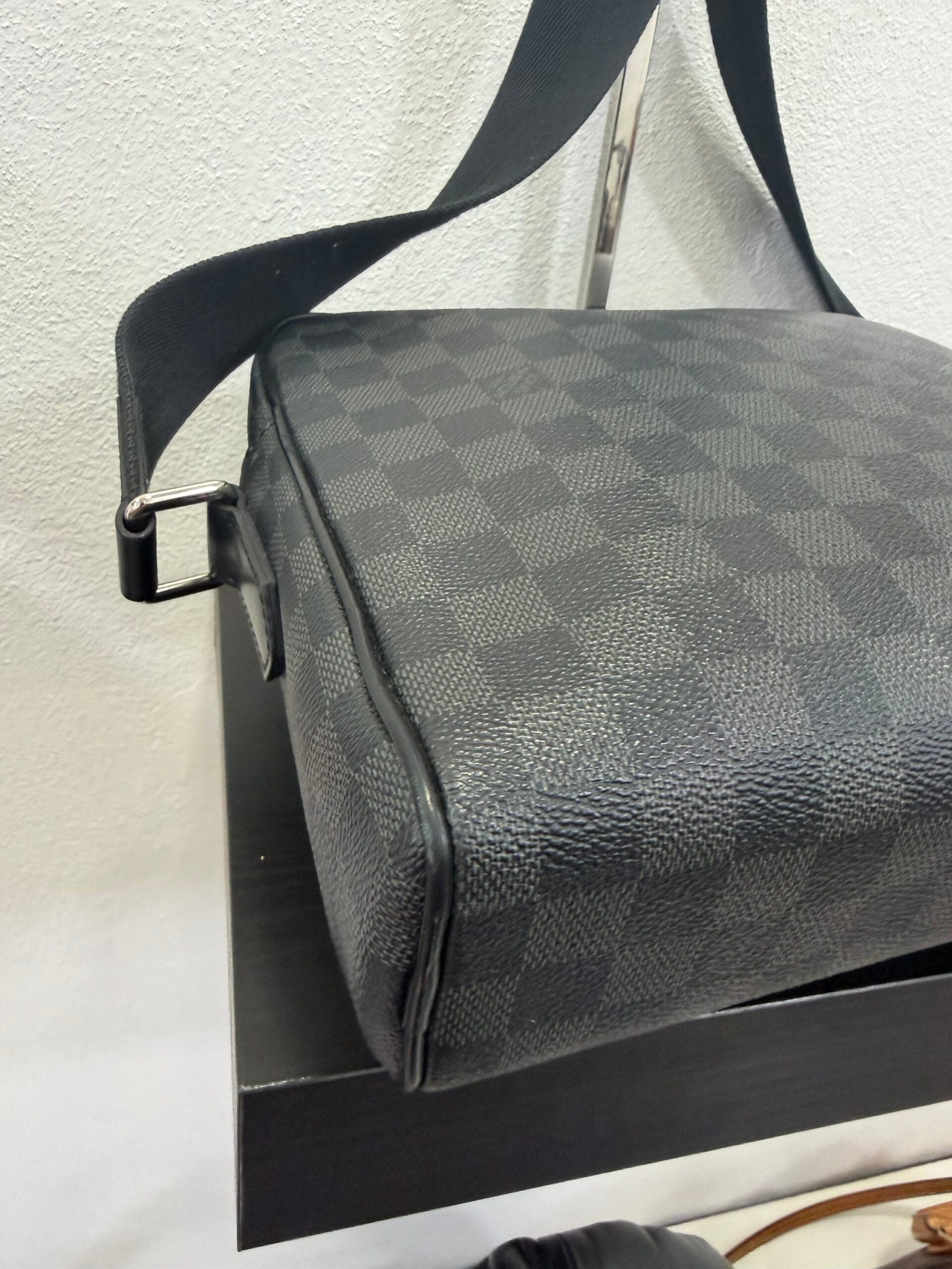Louis Vuitton Dayton Damier Graphite