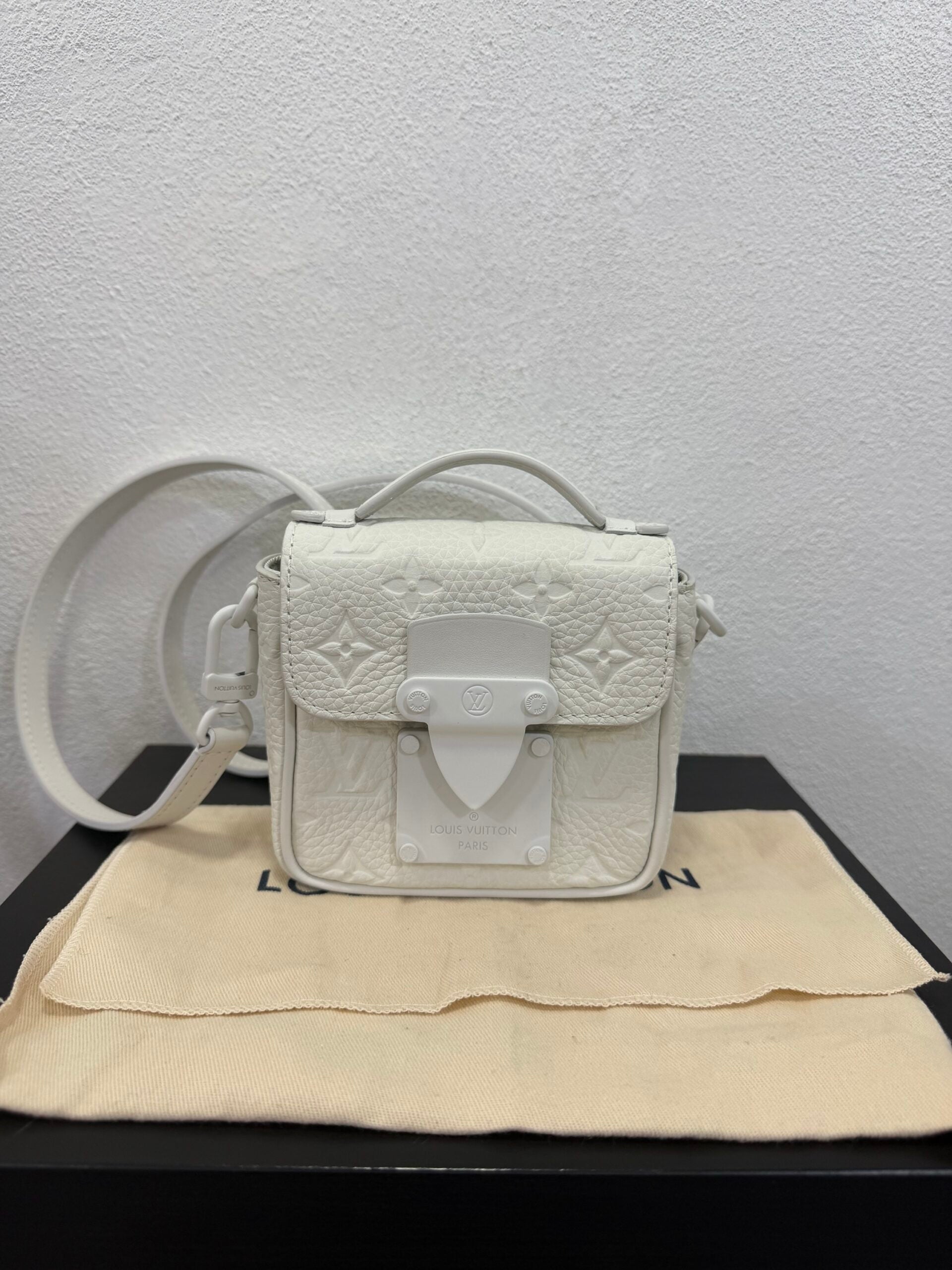 Louis Vuitton Pico S-lock Taurillon