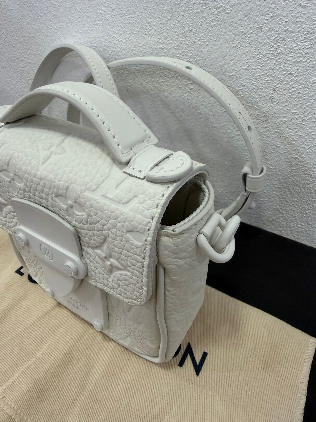Louis Vuitton Pico S-lock Taurillon