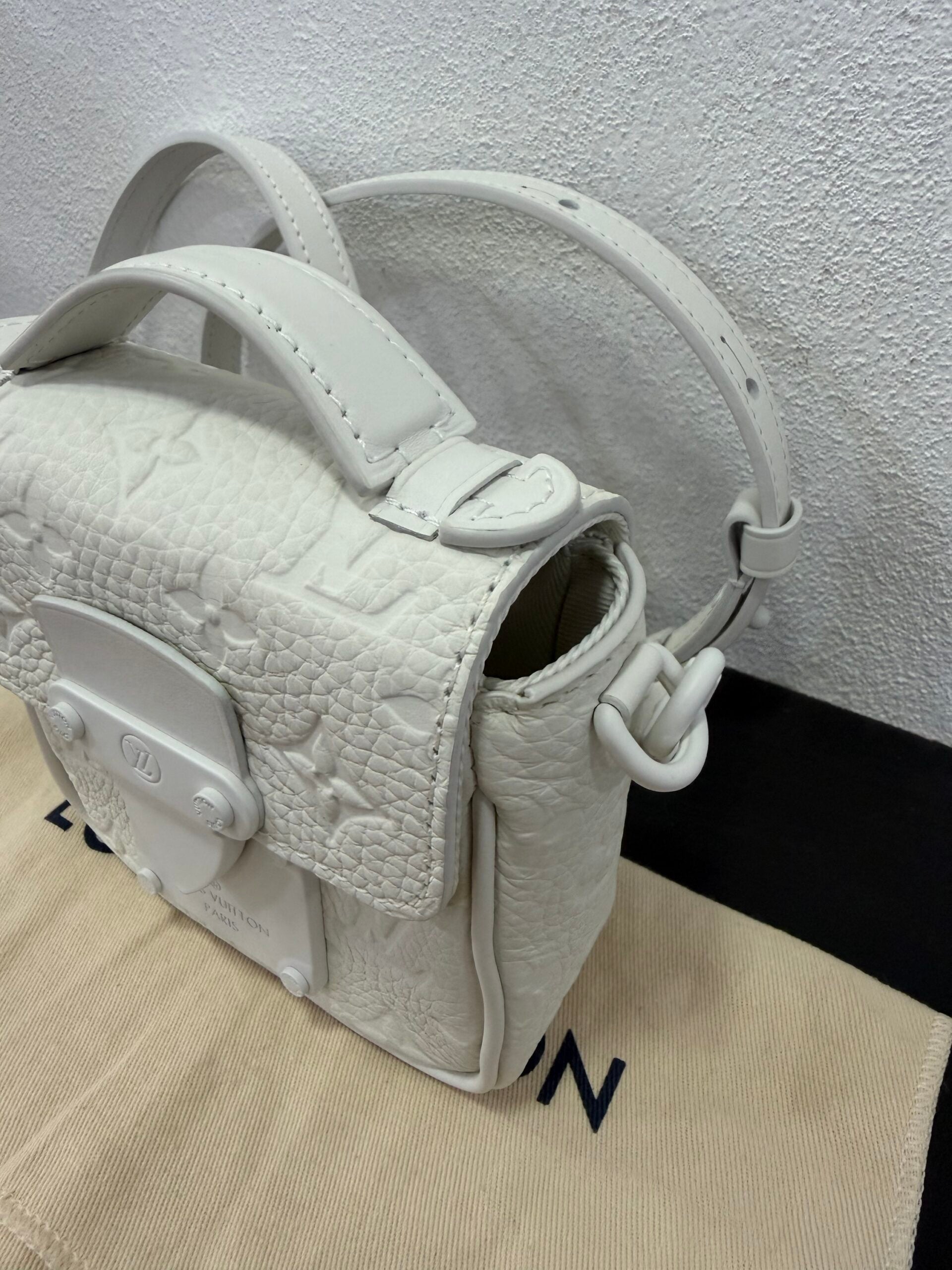Louis Vuitton Pico S-lock Taurillon