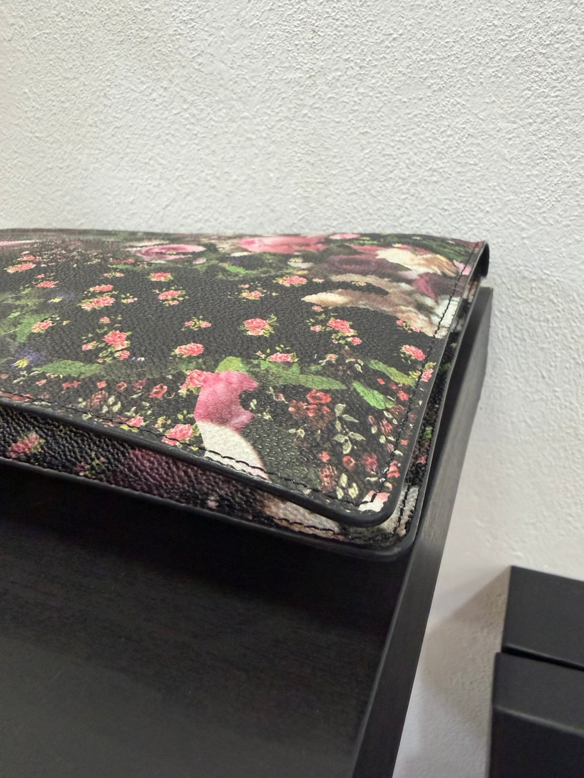 Givenchy pochette floreale