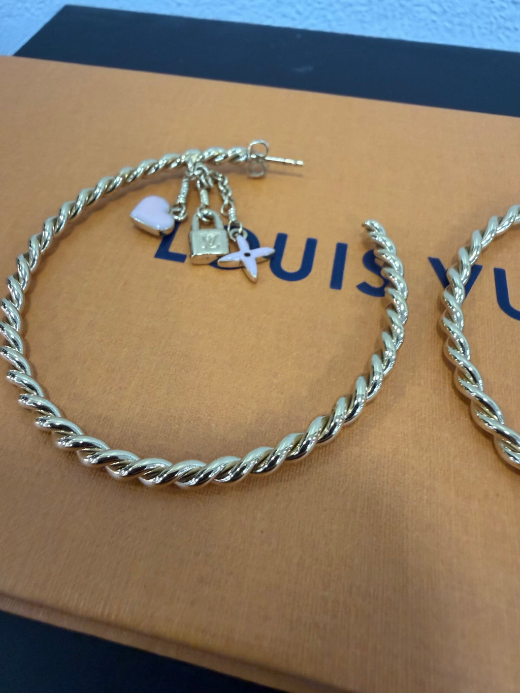 Louis Vuitton Orecchini a cerchio Sweet Monogram