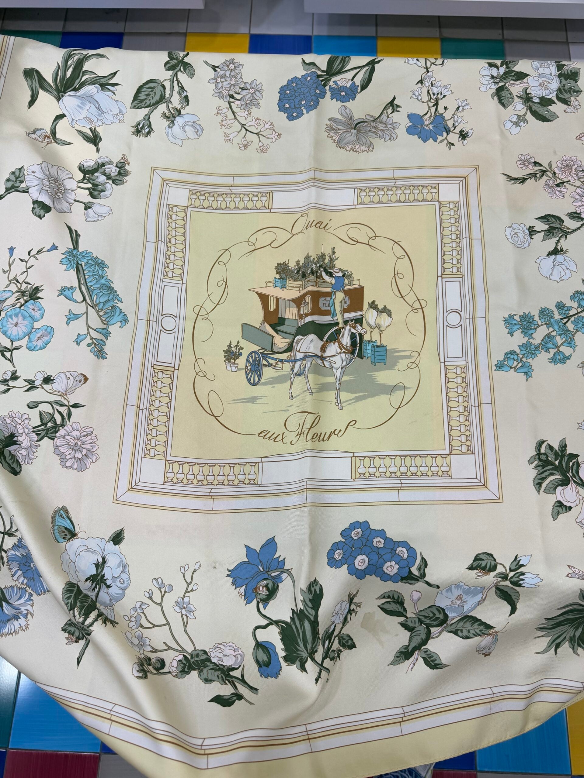 Hermès Carré Quai aux Fleurs by Hugo Grygkar