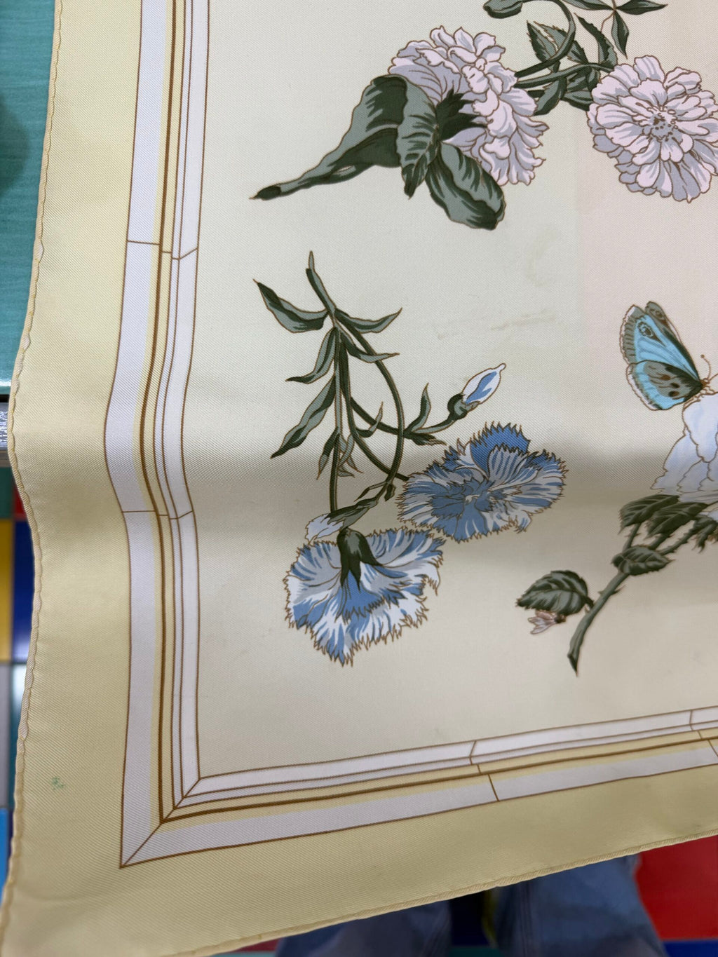 Hermès Carré Quai aux Fleurs by Hugo Grygkar
