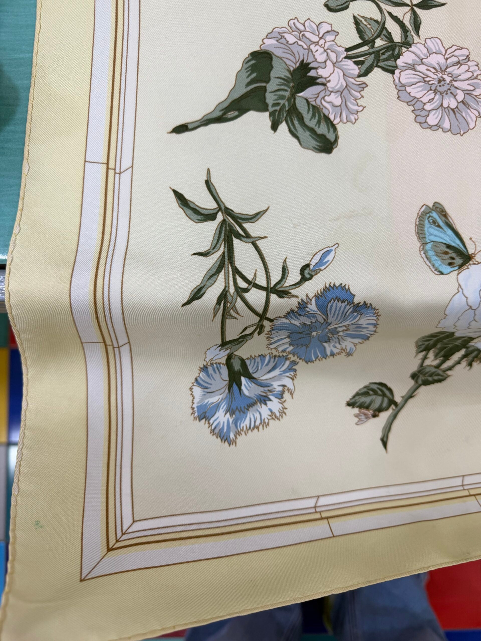 Hermès Carré Quai aux Fleurs by Hugo Grygkar