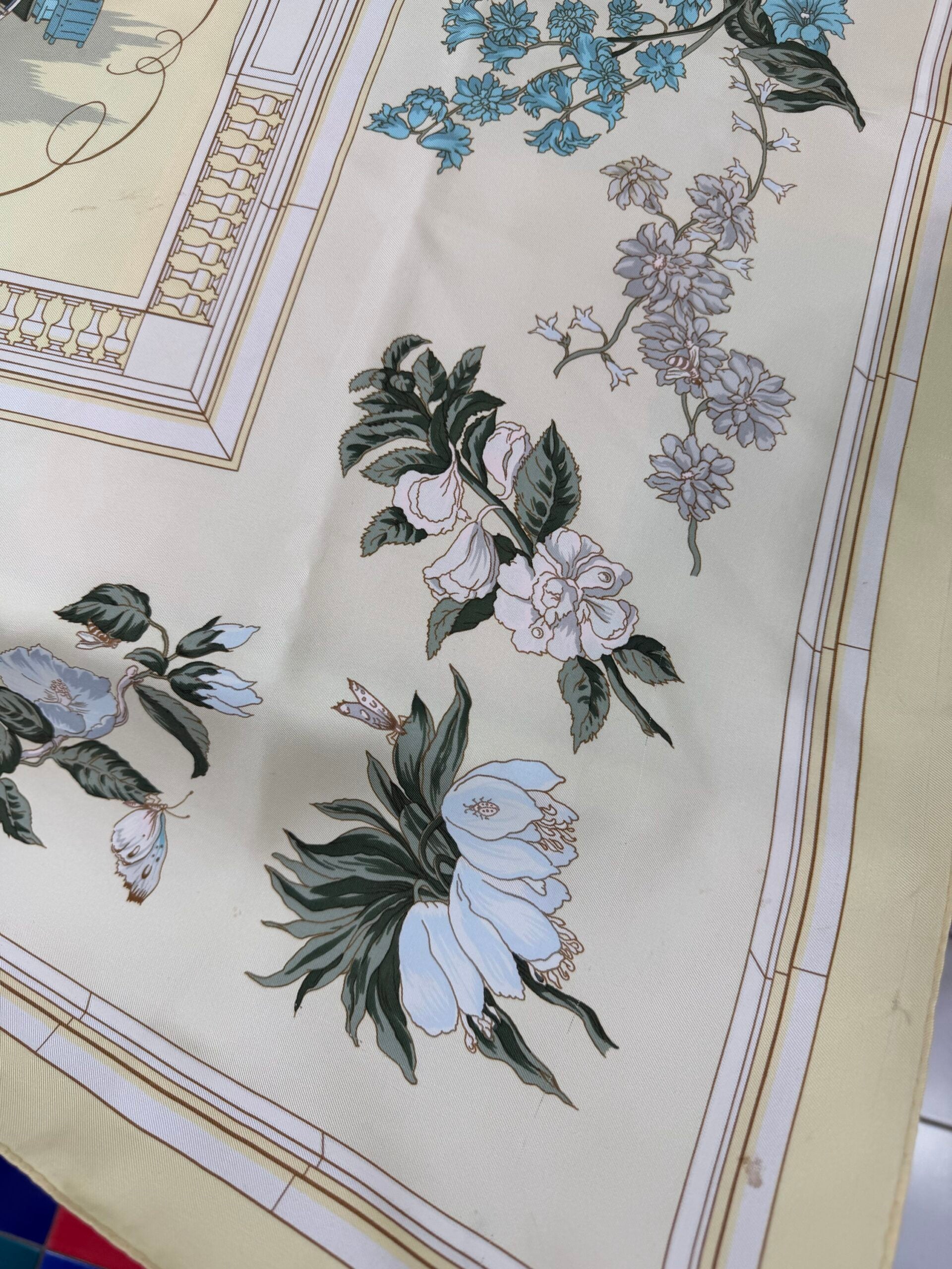 Hermès Carré Quai aux Fleurs by Hugo Grygkar