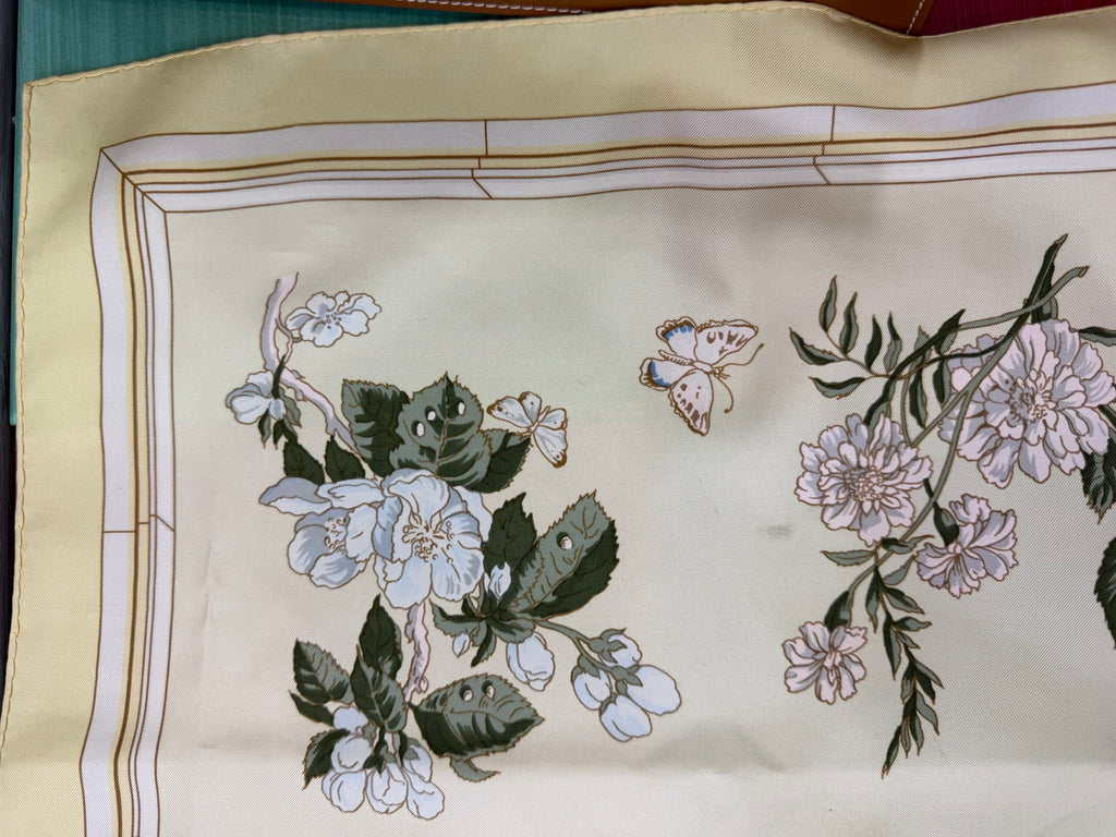 Hermès Carré Quai aux Fleurs by Hugo Grygkar
