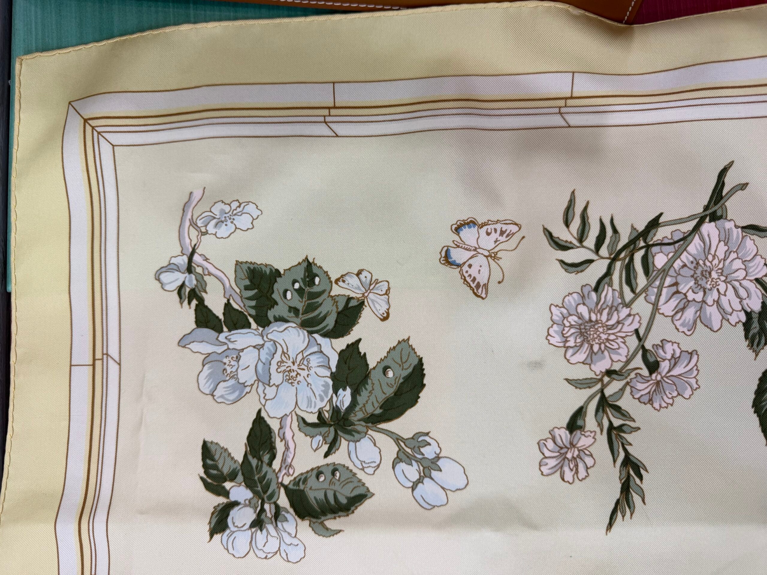 Hermès Carré Quai aux Fleurs by Hugo Grygkar