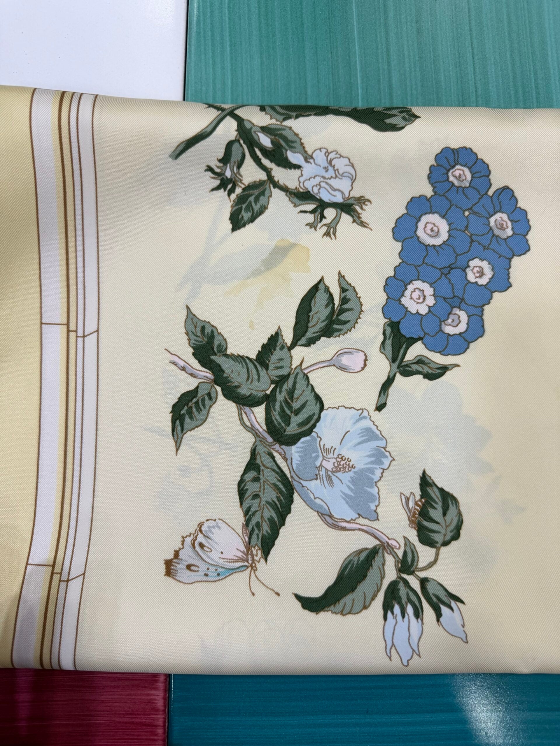 Hermès Carré Quai aux Fleurs by Hugo Grygkar