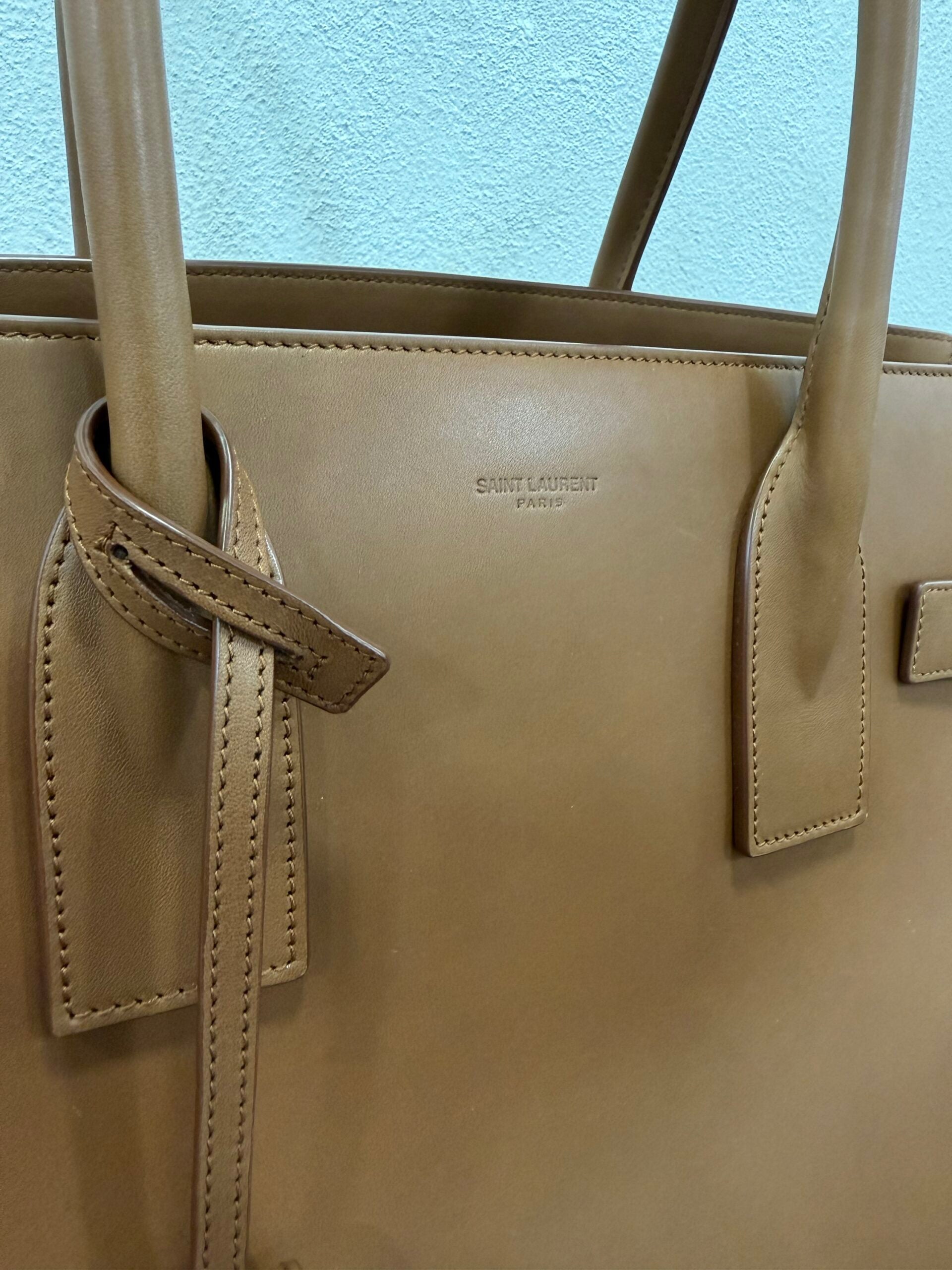 Saint Laurent Sac de Jour (New)