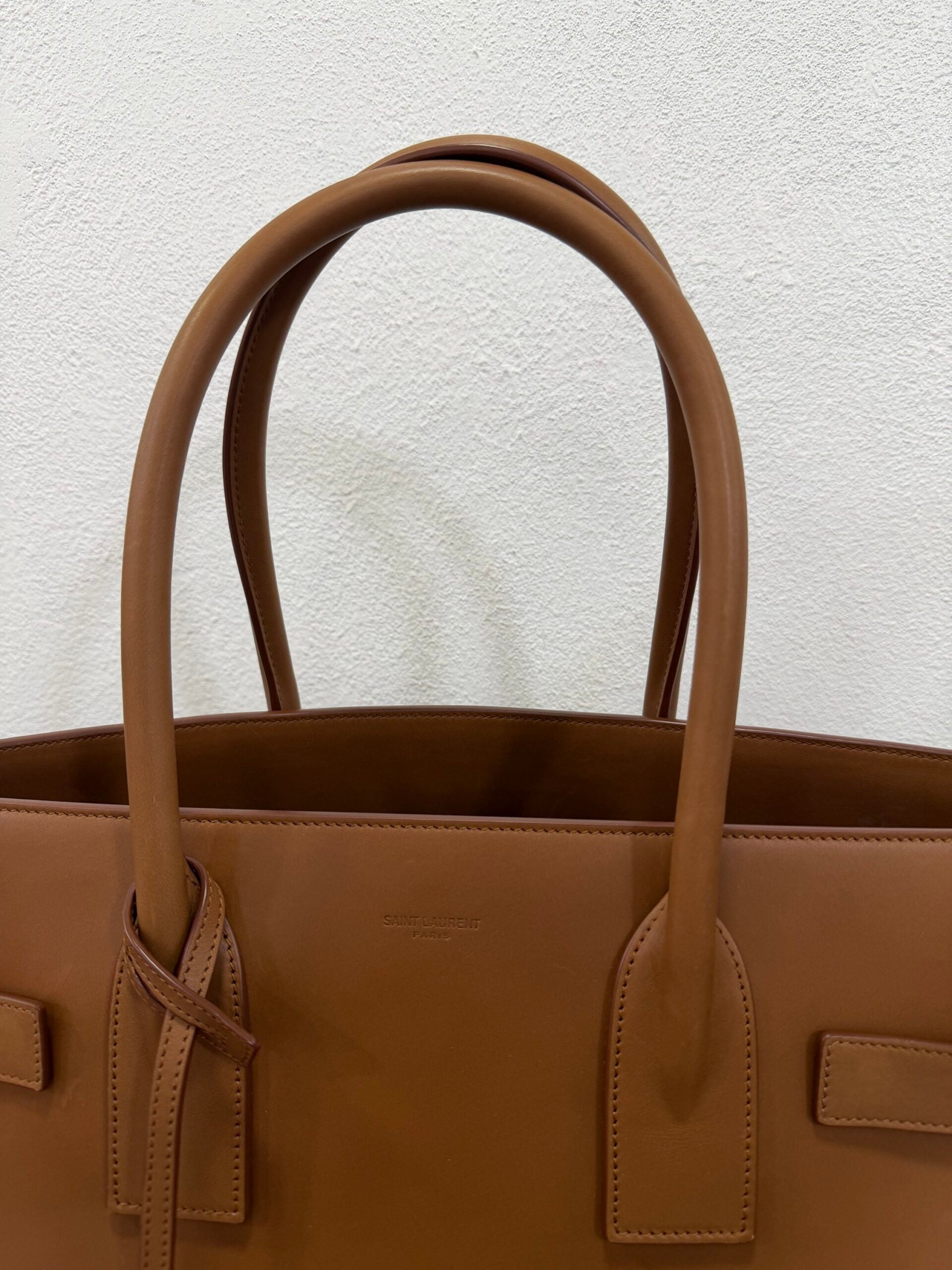 Saint Laurent Sac de Jour (New)