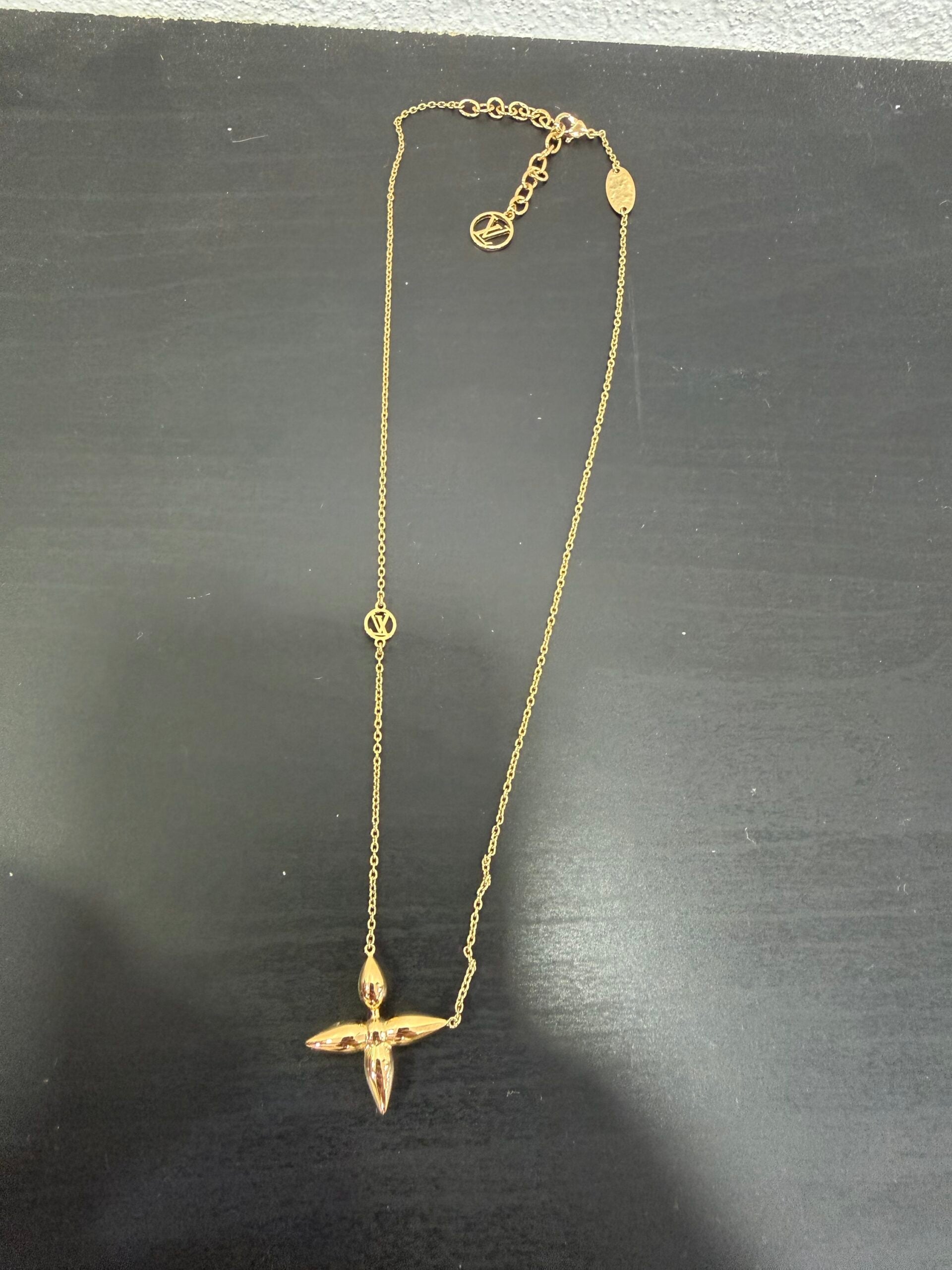 Louis Vuitton Collier Louisette Pendent