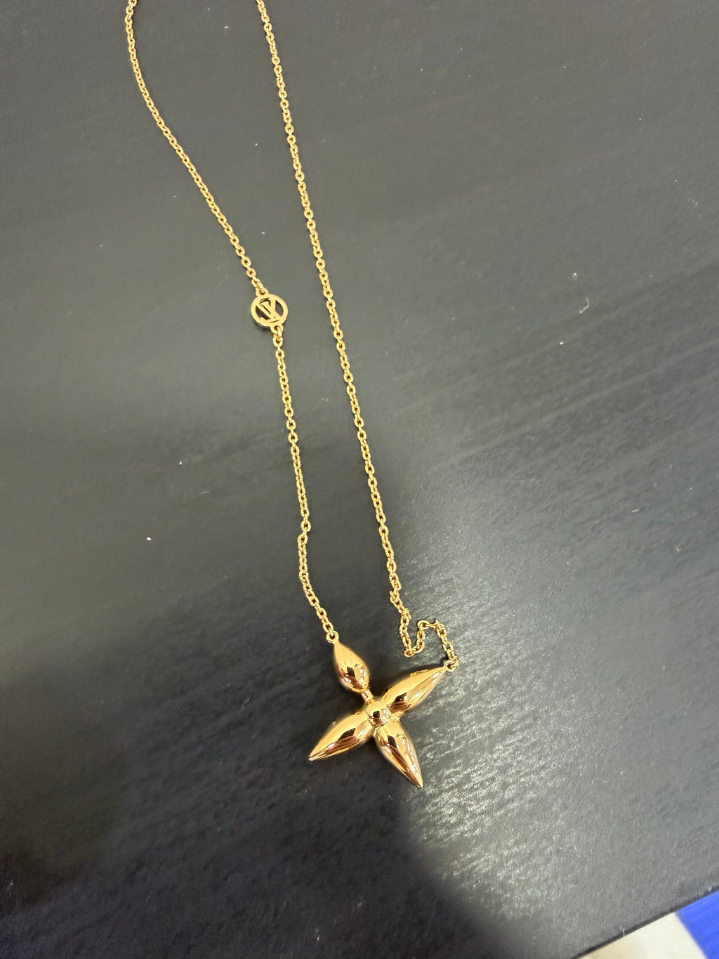 Louis Vuitton Collier Louisette Pendent