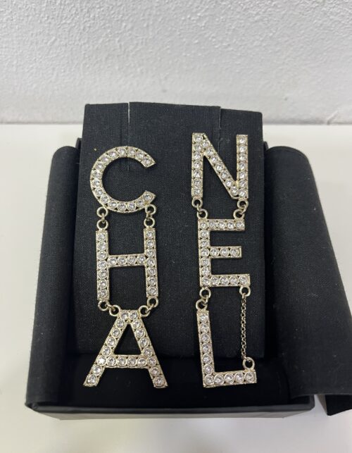 Chanel Orecchini pendenti con Lettere e cristalli
