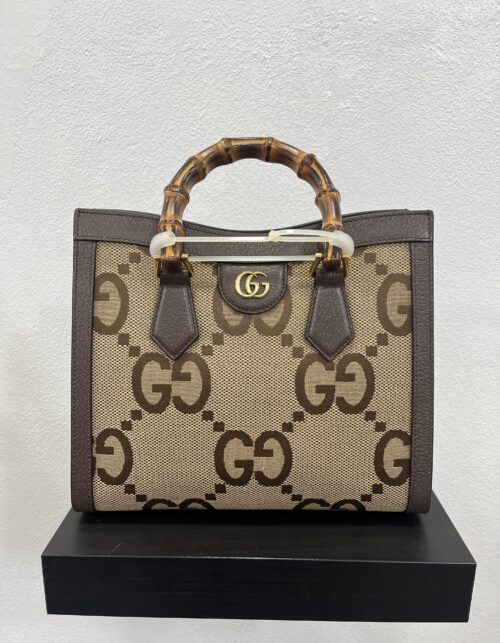 Gucci Diana Media in Tela GG Jumbo