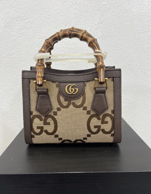 Gucci Diana Mini in Tela GG Jumbo