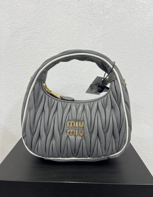 Miu Miu Wonder Nappa Matallesse grigia